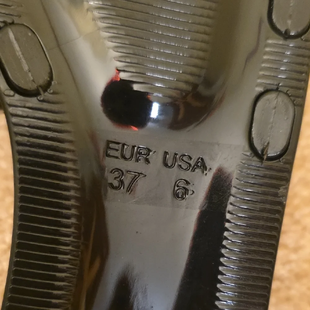 WILD DIVA Lounge Size 6 Black Sandals with Silver Studs & Rinestones - Picture 10 of 15